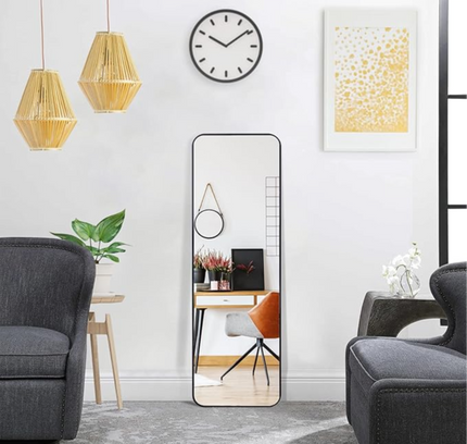 مرآة مستطيلة قائمة باللون الأسود