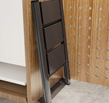 سلم حديدي قابل للطي بثلاث درجات