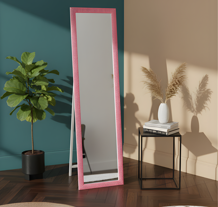 مرآة قائمة بإطار أسود