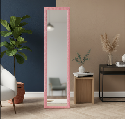 مرآة قائمة بإطار أسود