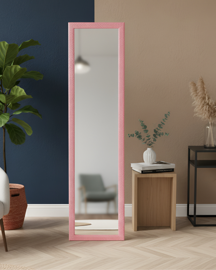 مرآة قائمة بإطار أسود