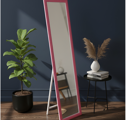 مرآة قائمة بإطار أسود