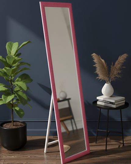 مرآة قائمة بإطار أسود