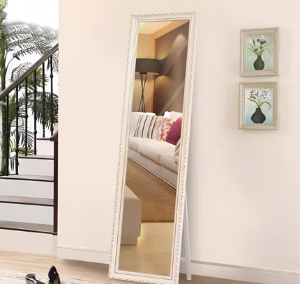 مرآة قائمة بإطار أسود