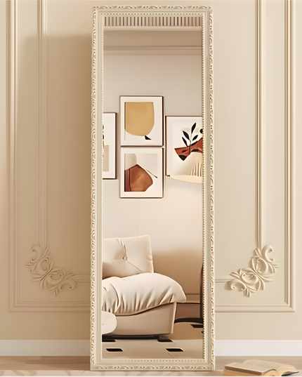 مرآة قائمة بإطار أسود