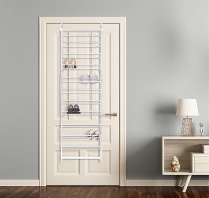 رف أحذية فوق الباب