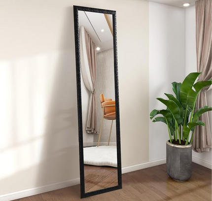 مرآة قائمة بإطار أسود