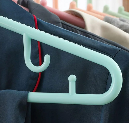 Plastic Cloth Hangers 5 Pcs Set
