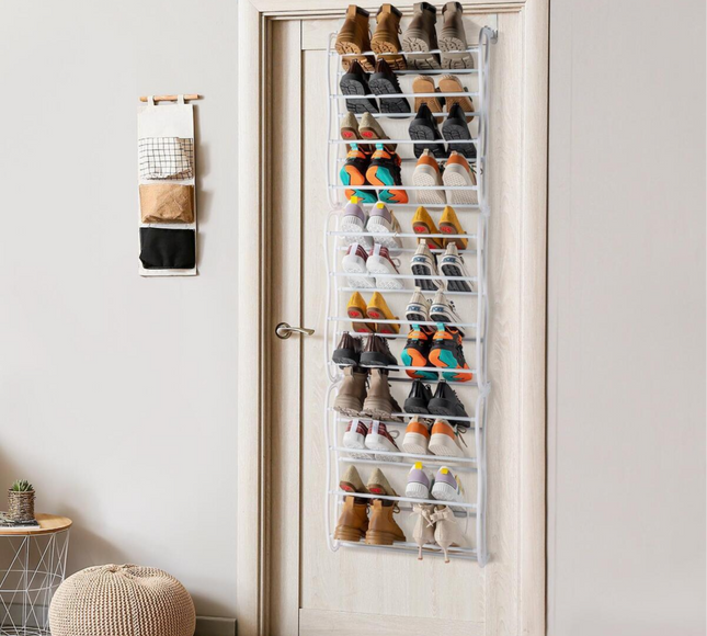 رف أحذية فوق الباب