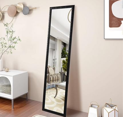مرآة قائمة بإطار أسود