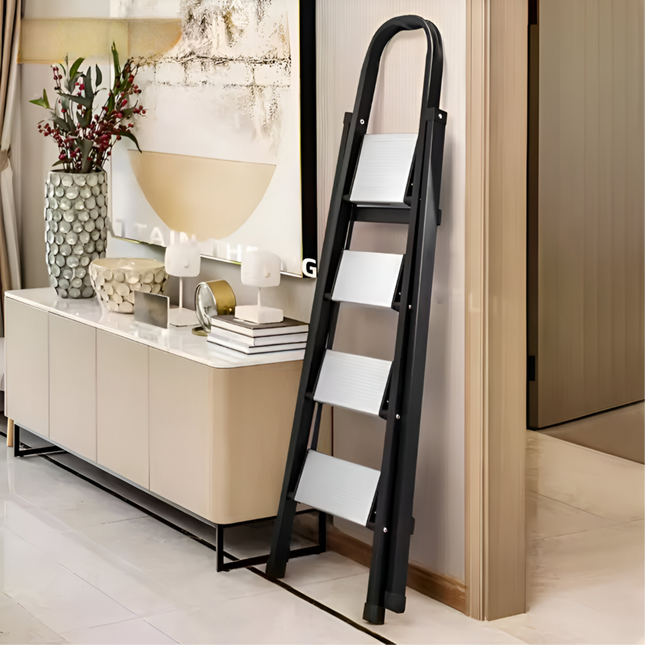 سلم منزلي قابل للطي من الألومنيوم بأربع درجات