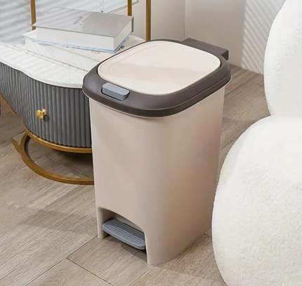 Plastic Trash Can Footsteps with Lid 10L