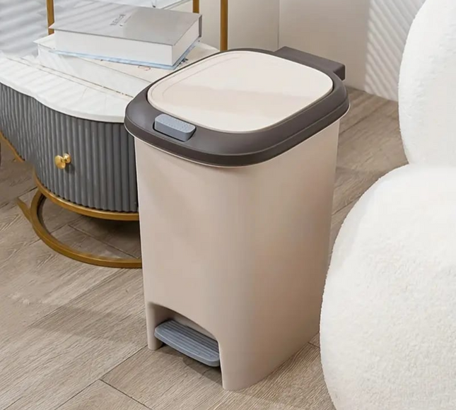 Plastic Trash Can Footsteps with Lid 10L