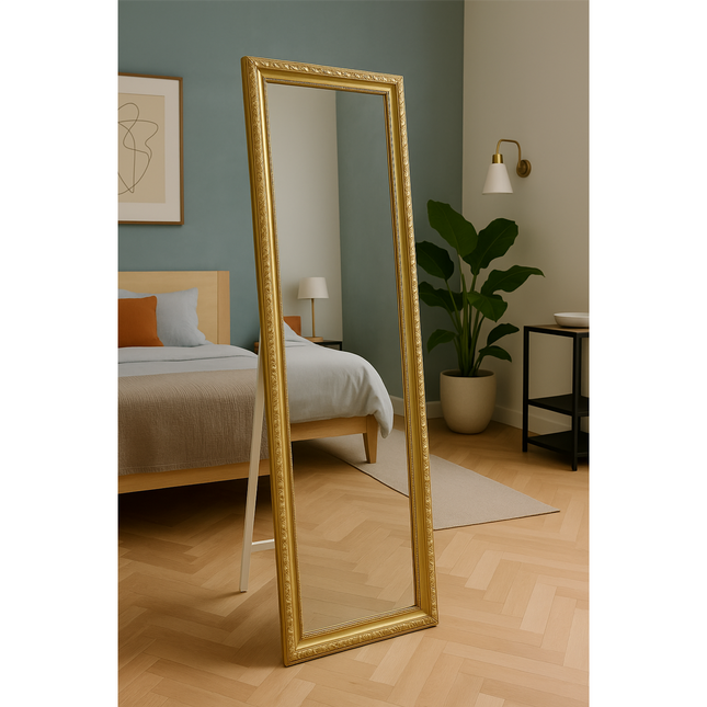 مرآة مستطيلة بإطار ذهبي