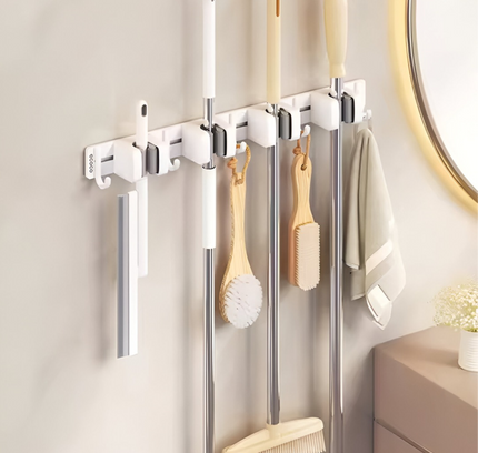 حامل ممسحة ومكانس مثبت على الحائط