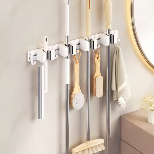 حامل ممسحة ومكانس مثبت على الحائط