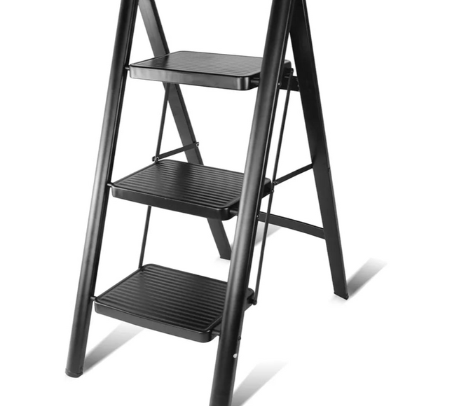 سلم حديدي قابل للطي بثلاث درجات