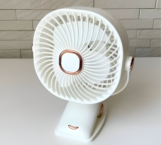 مروحة صغيرة بمشبك