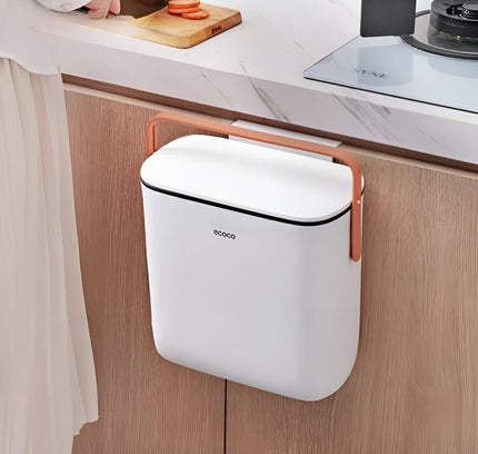 سلة المهملات المعلقة على الحائط